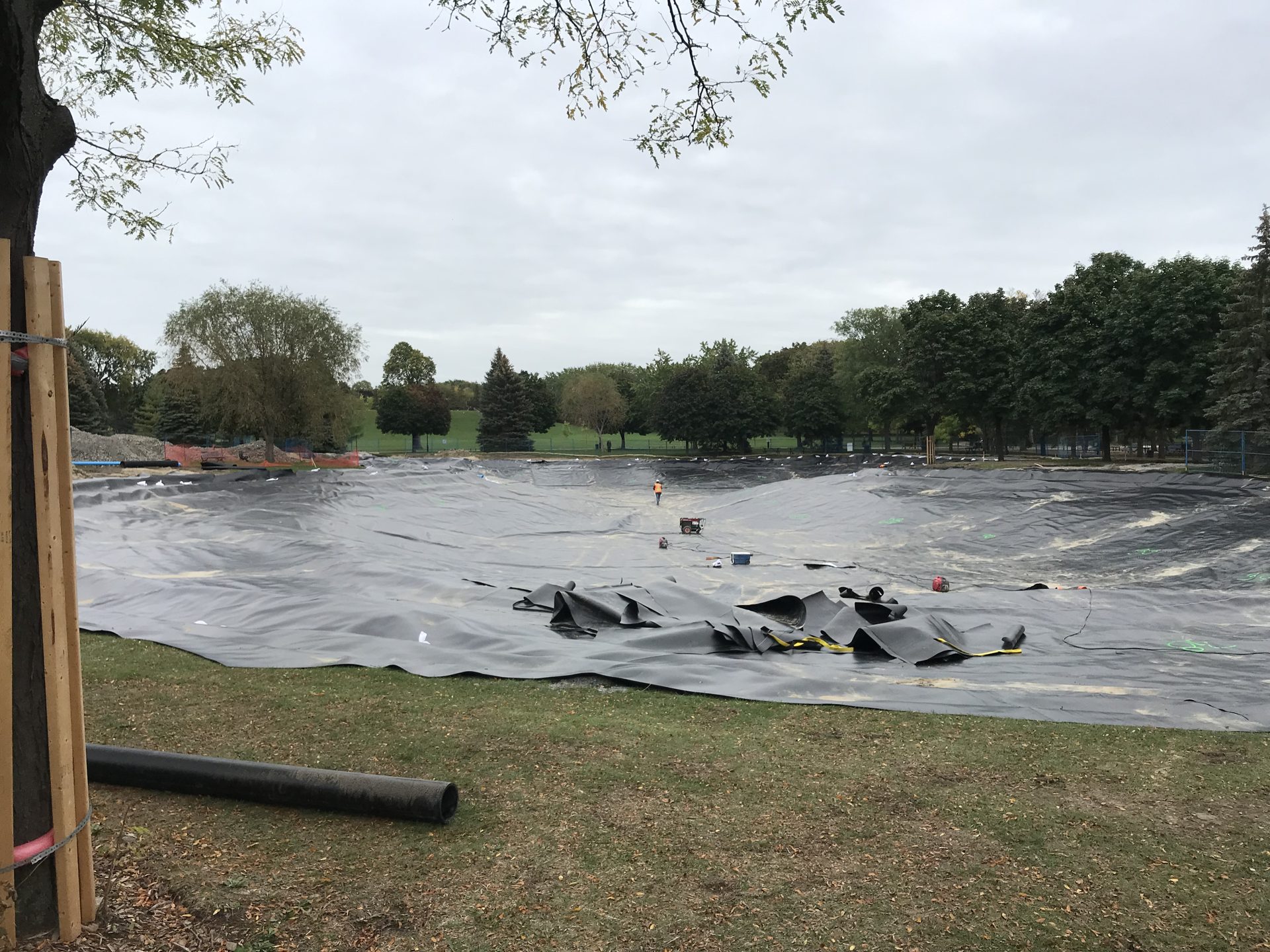 Membrane d’étanchéité au fond de l’étang – Parc Ahuntsic, Charex